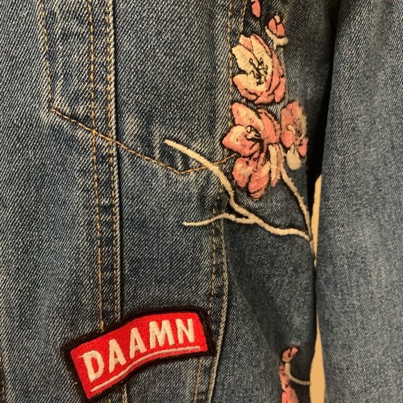 Divided by H&M unique Jean jacket size 6 with amazing decals front and back - Picture 5 of 9